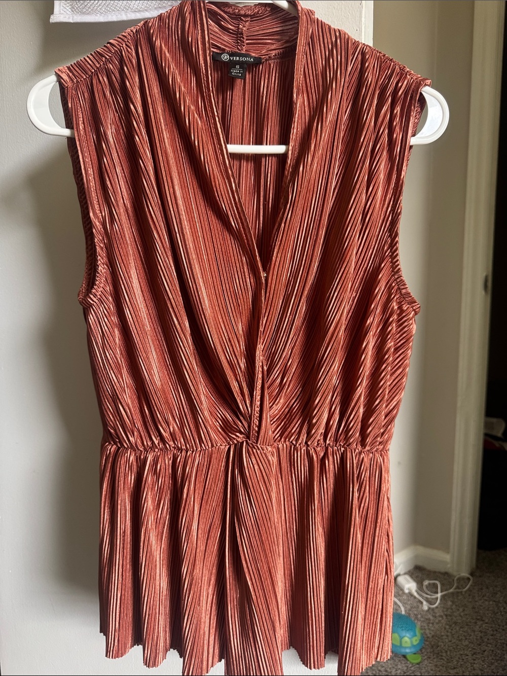 Versona Metallic Rust Pleated Sleeveless Blouse